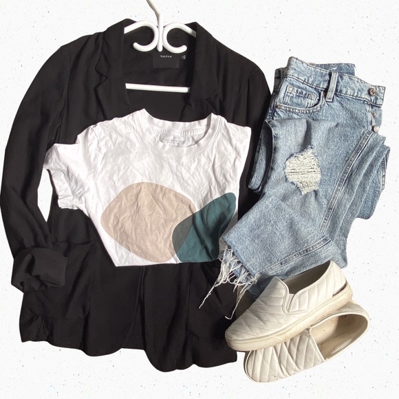 Simons Contemporary Art Deco Inspired Graphic T-shirt - Picture 1 of 4